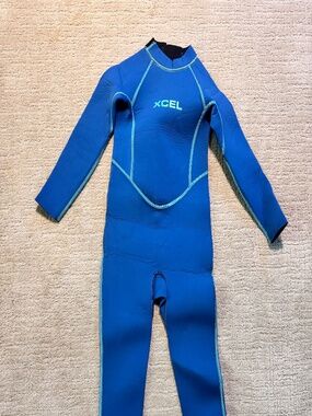 Excel youth 3mm wetsuit size 5